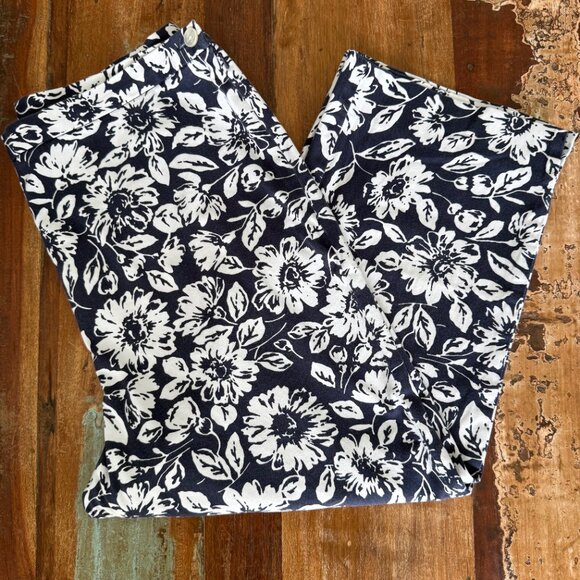 Lauren Ralph Lauren Blue White Floral Capri Pants Size 12 - Picture 4 of 8